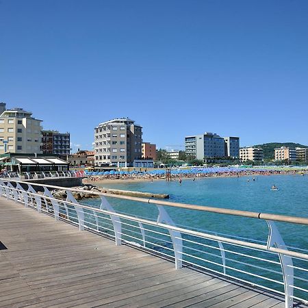 Clipper Hotel Pesaro Bagian luar foto