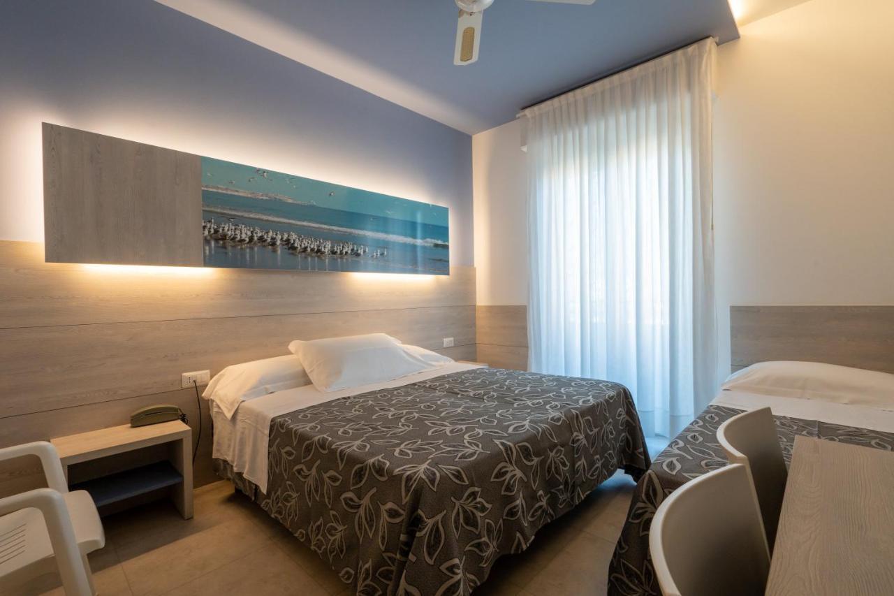 Clipper Hotel Pesaro Bagian luar foto