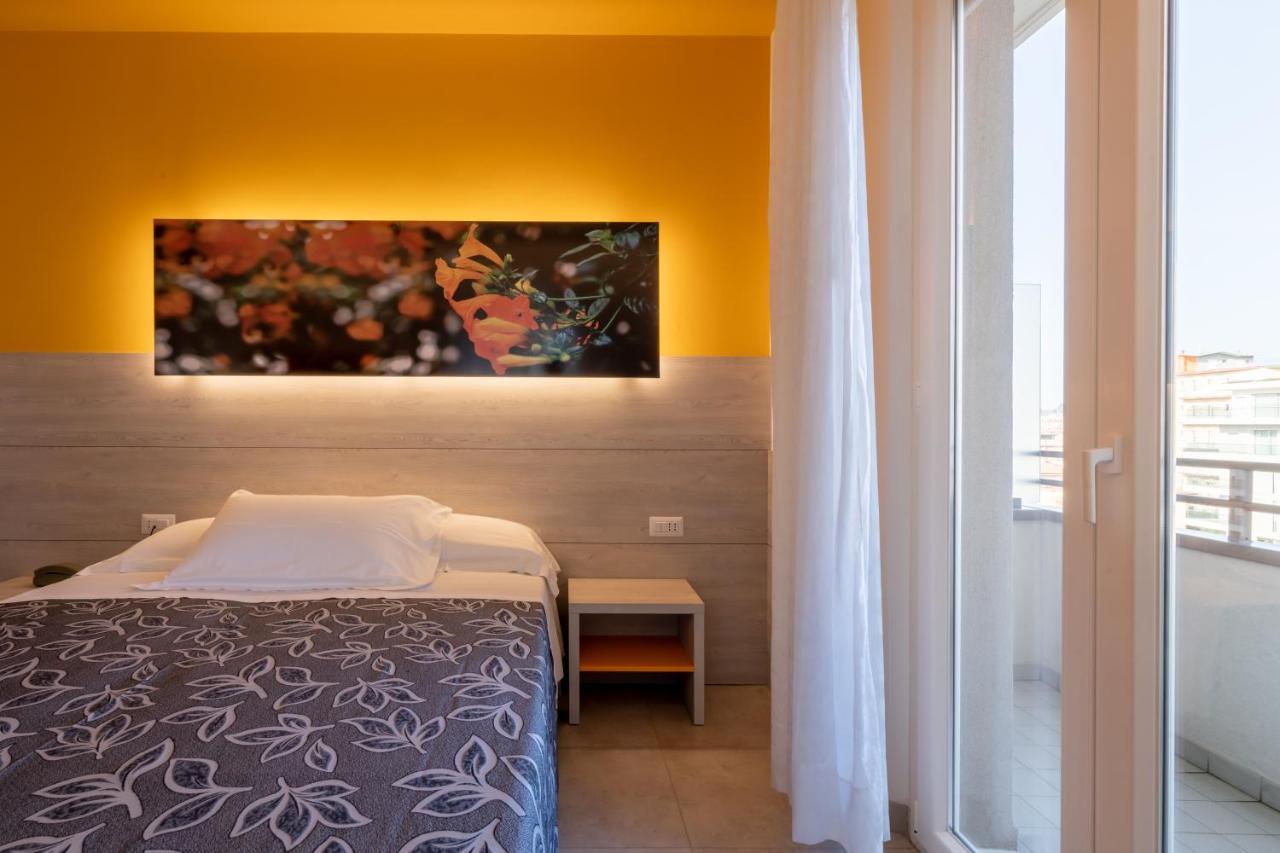 Clipper Hotel Pesaro Bagian luar foto