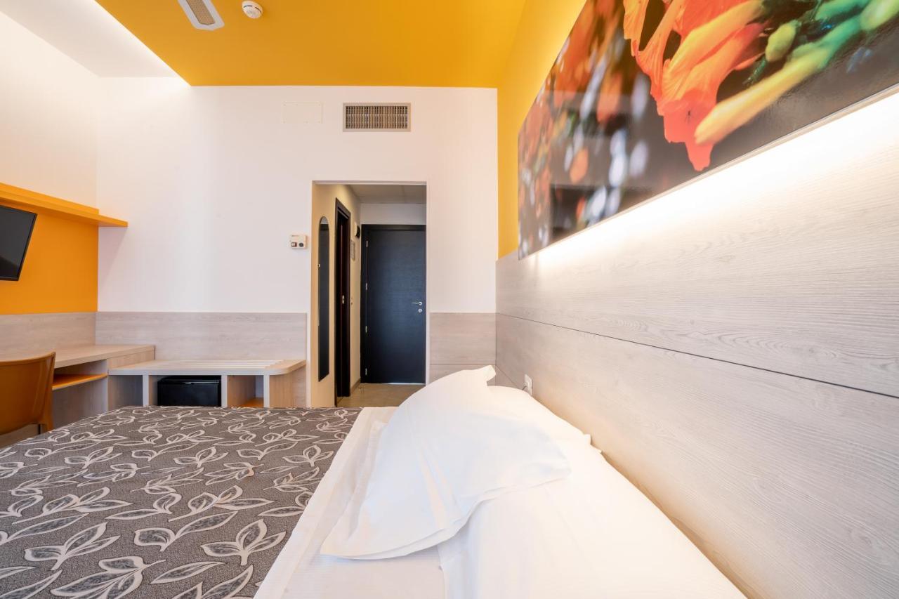 Clipper Hotel Pesaro Bagian luar foto