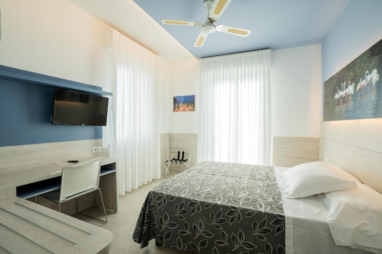 Clipper Hotel Pesaro Bagian luar foto