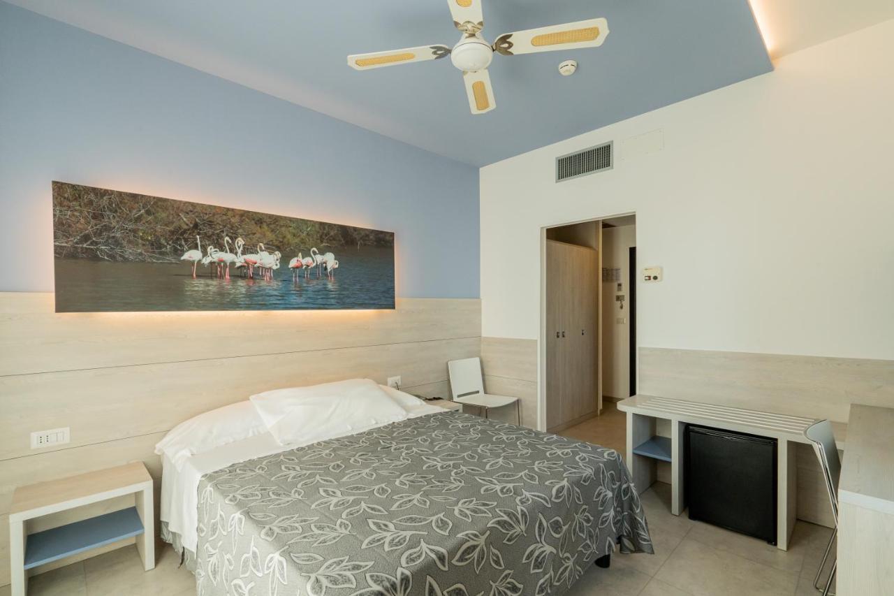 Clipper Hotel Pesaro Bagian luar foto