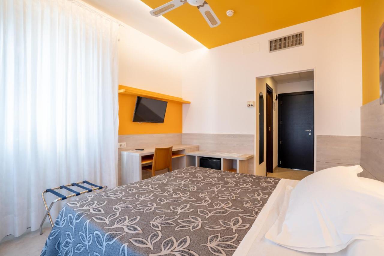 Clipper Hotel Pesaro Bagian luar foto