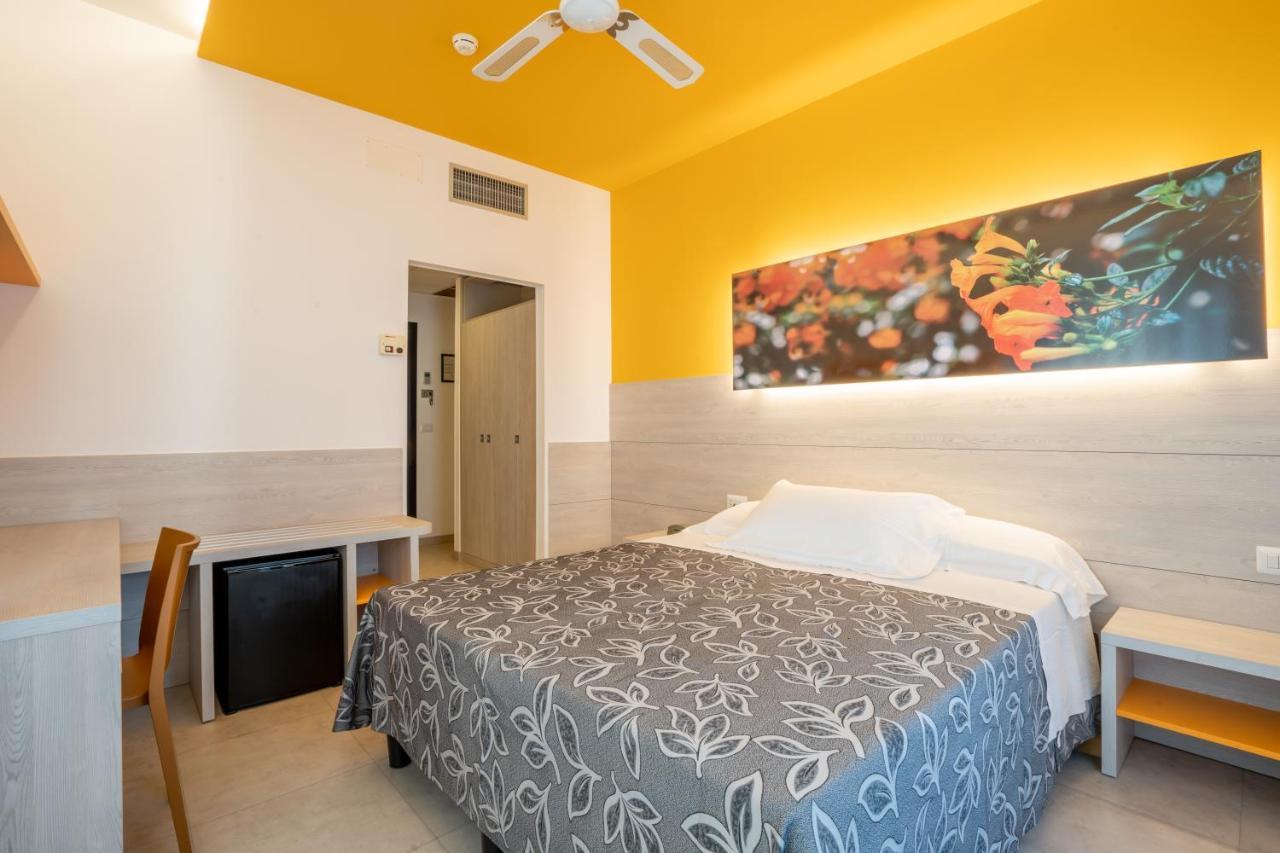 Clipper Hotel Pesaro Bagian luar foto
