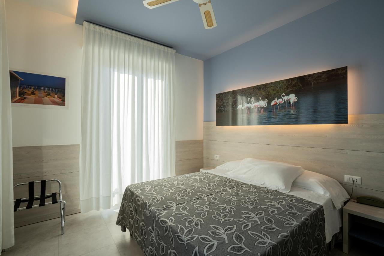 Clipper Hotel Pesaro Bagian luar foto
