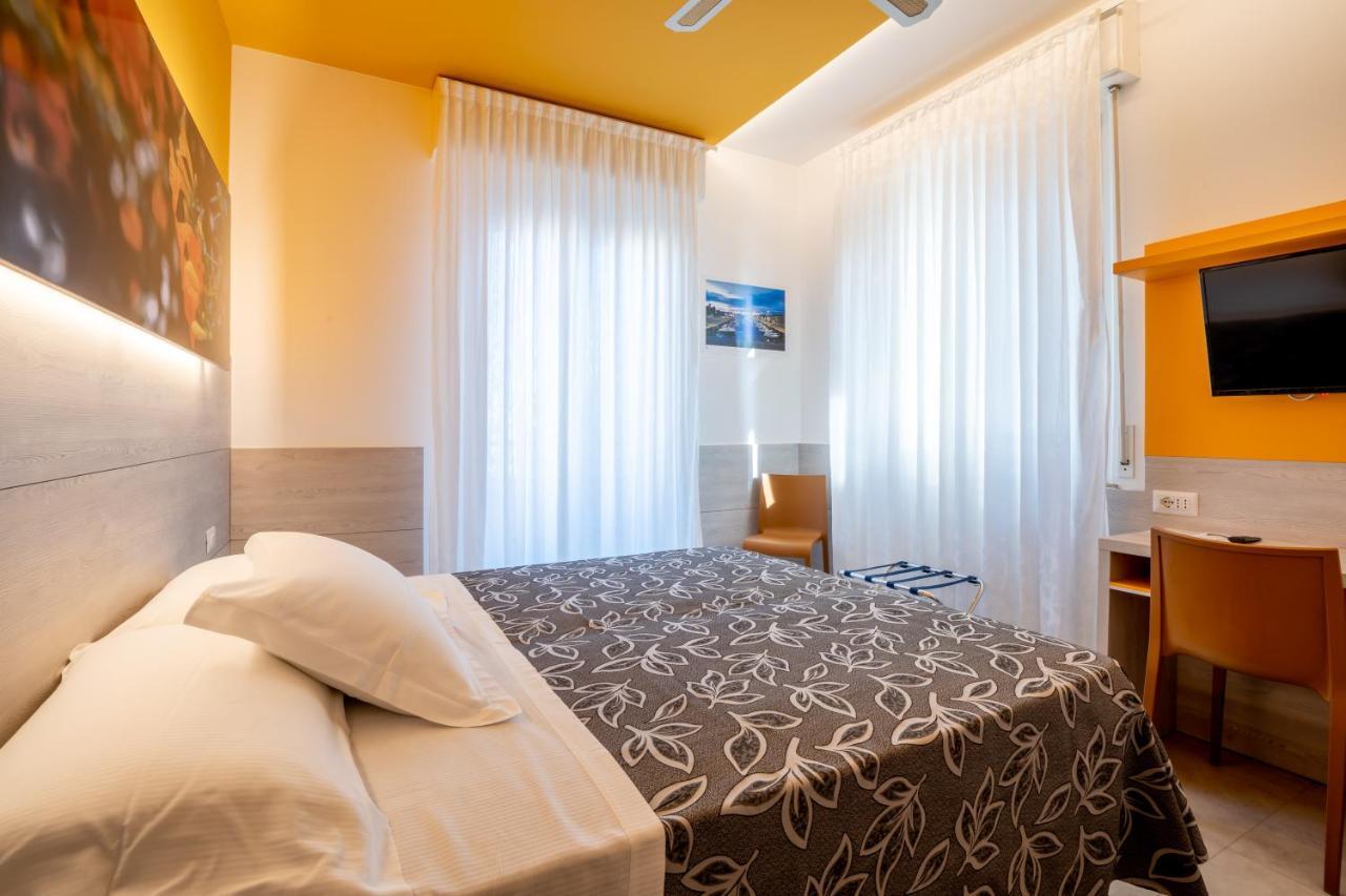 Clipper Hotel Pesaro Bagian luar foto