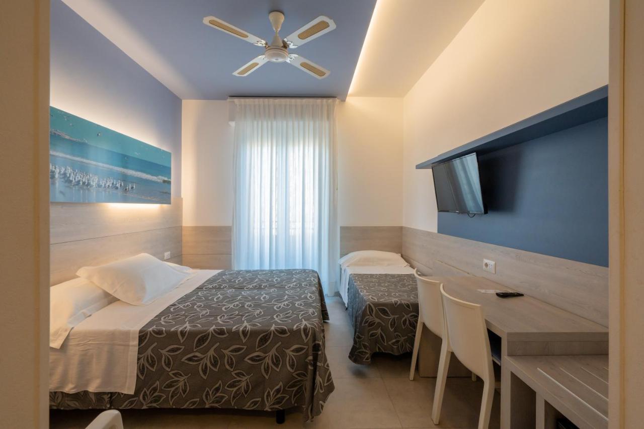 Clipper Hotel Pesaro Bagian luar foto