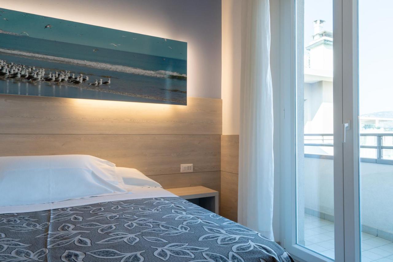Clipper Hotel Pesaro Bagian luar foto