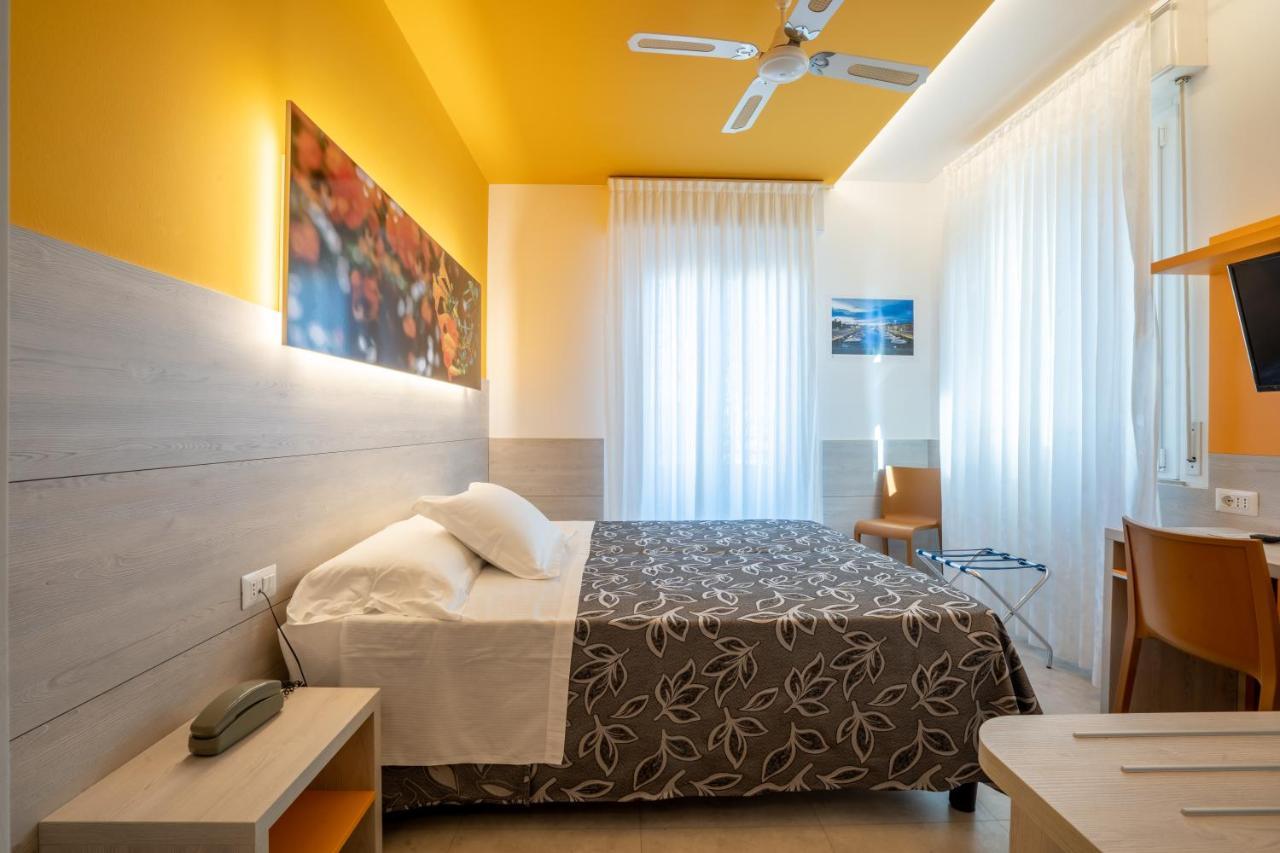 Clipper Hotel Pesaro Bagian luar foto