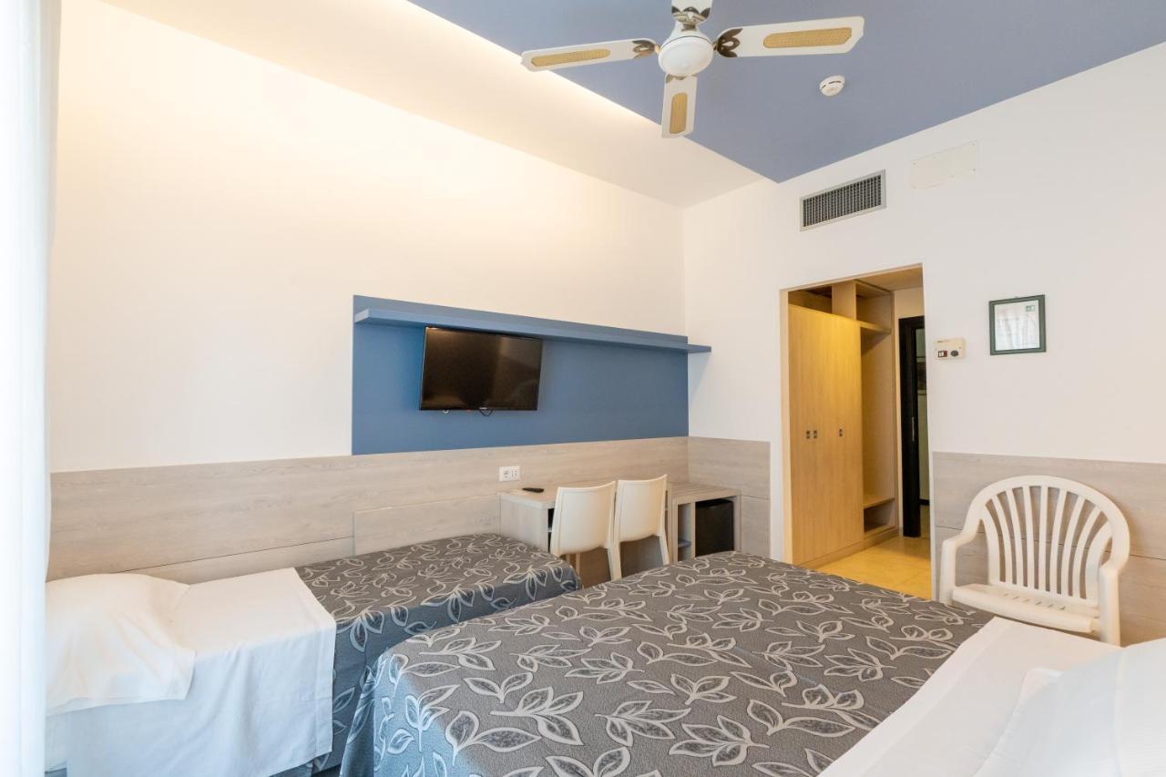 Clipper Hotel Pesaro Bagian luar foto