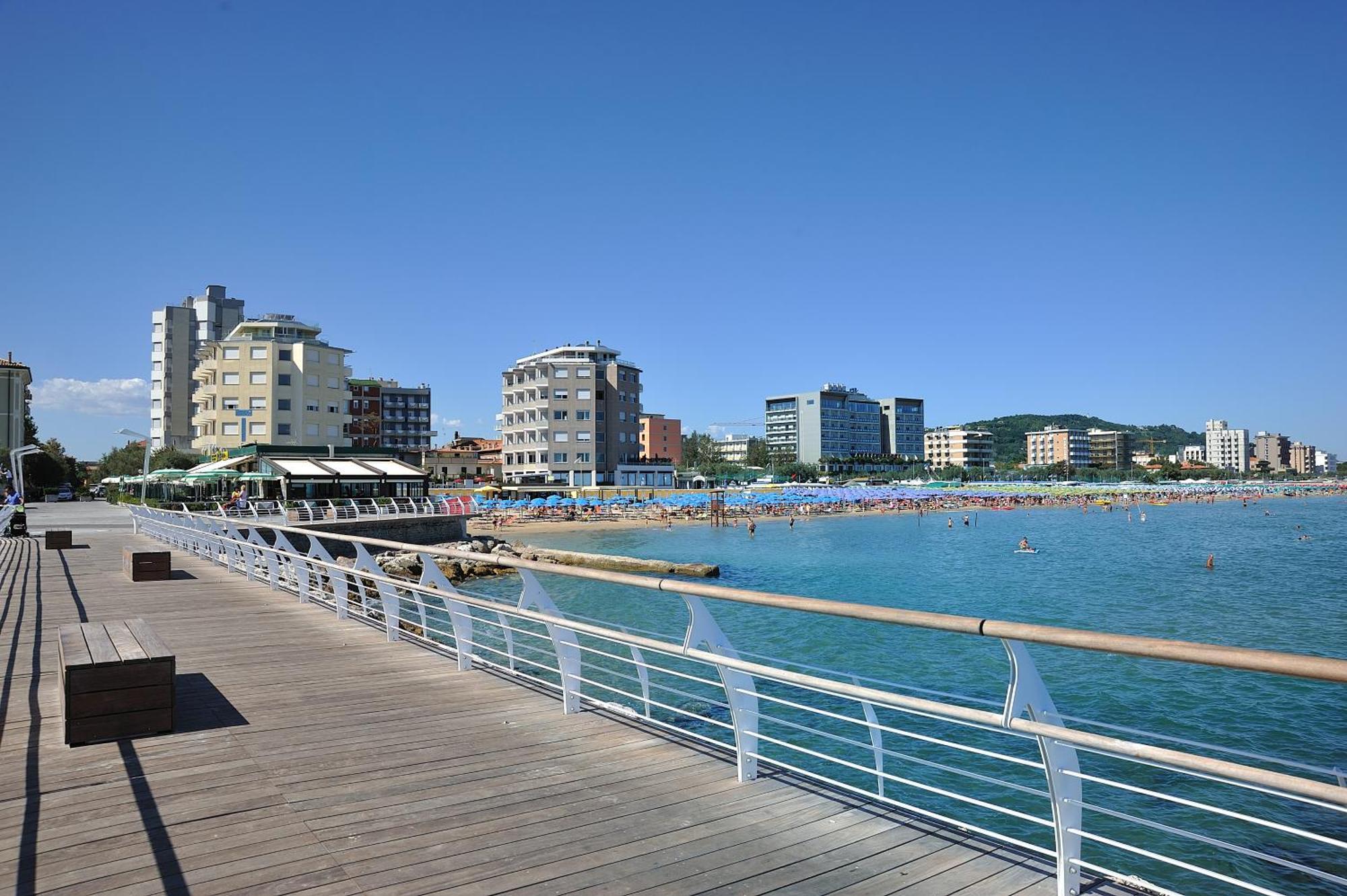 Clipper Hotel Pesaro Bagian luar foto