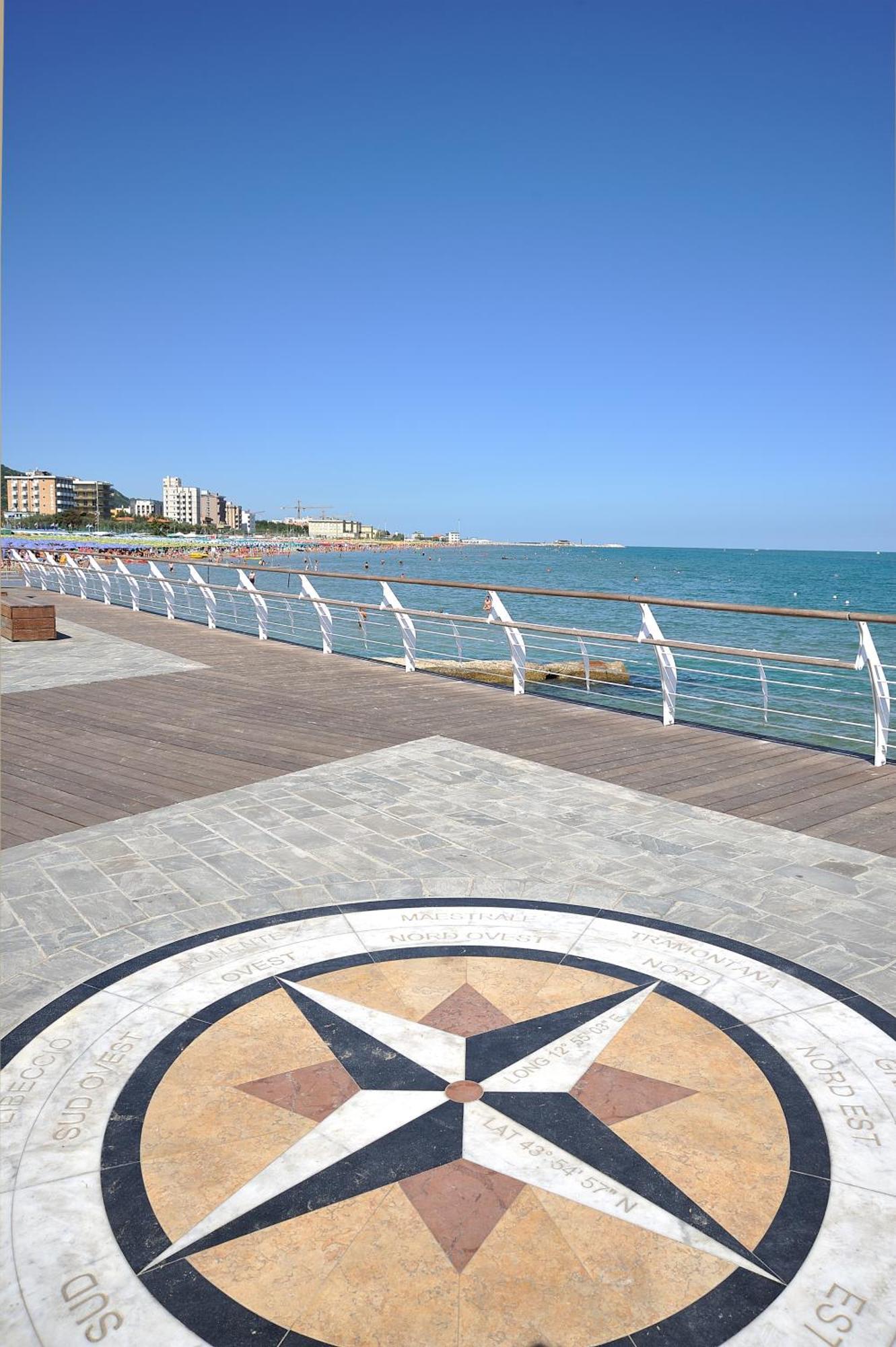 Clipper Hotel Pesaro Bagian luar foto