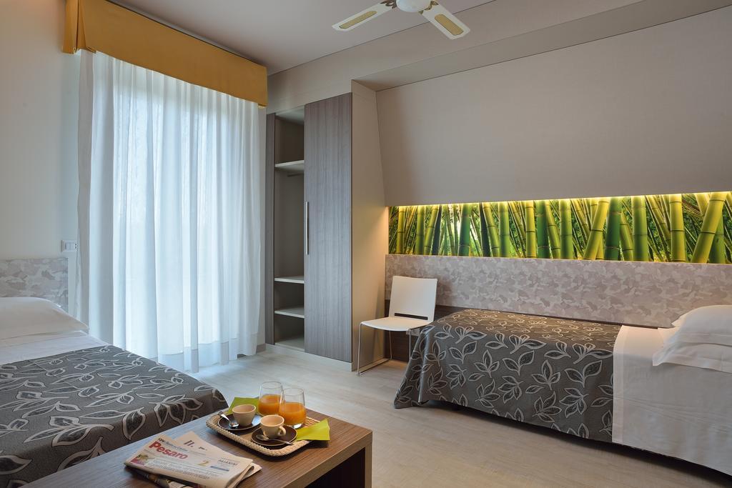 Clipper Hotel Pesaro Bagian luar foto